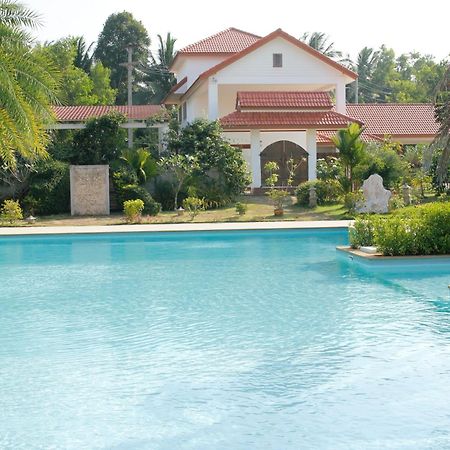 Armonia Village Resort And Spa Chumphon Exteriör bild