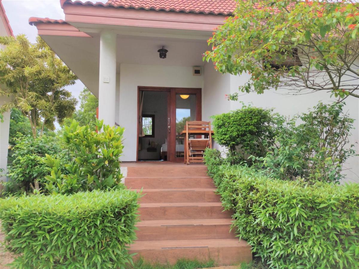 Armonia Village Resort And Spa Chumphon Exteriör bild