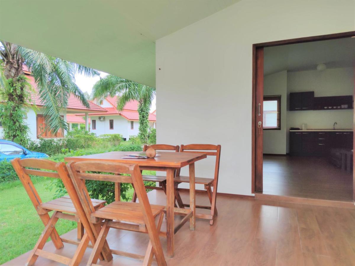 Armonia Village Resort And Spa Chumphon Exteriör bild