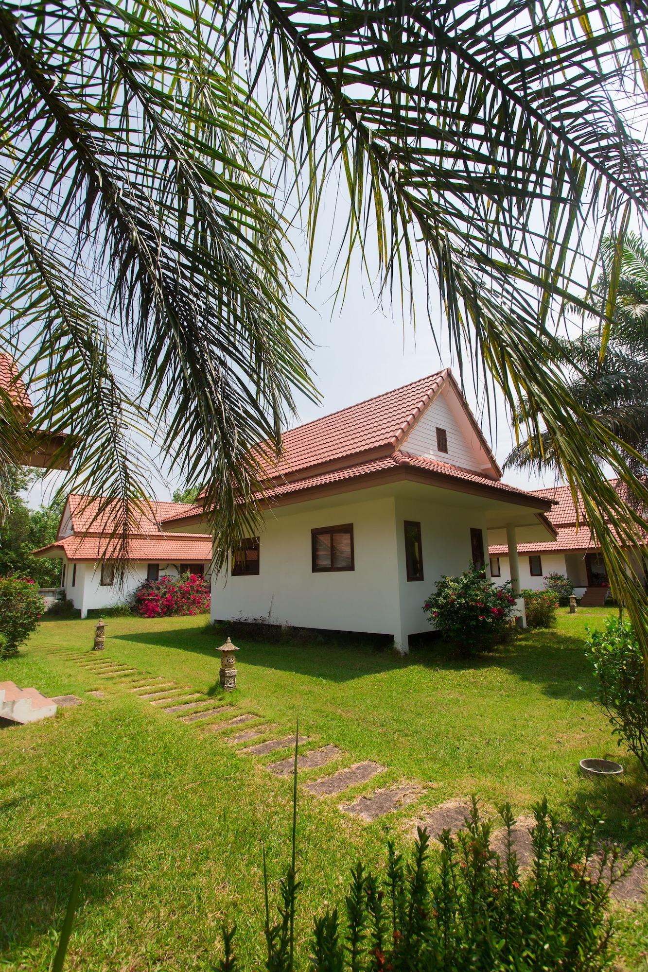 Armonia Village Resort And Spa Chumphon Exteriör bild