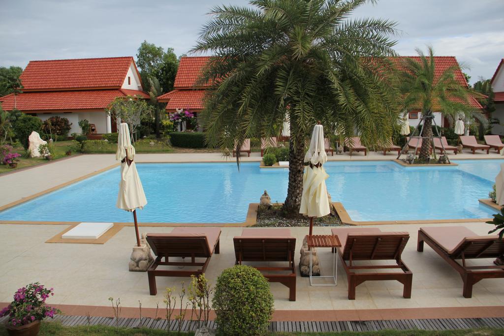 Armonia Village Resort And Spa Chumphon Exteriör bild