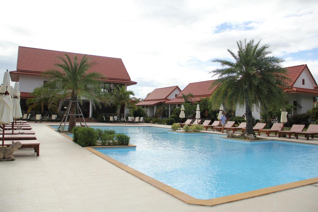 Armonia Village Resort And Spa Chumphon Exteriör bild