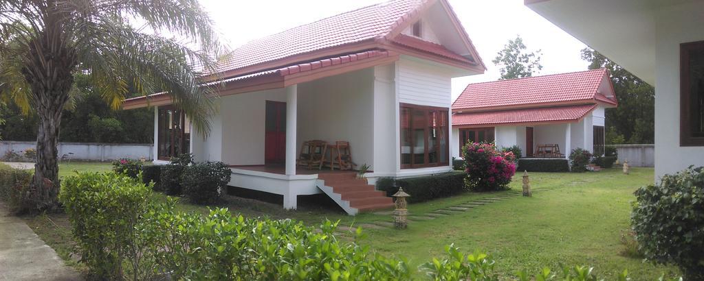 Armonia Village Resort And Spa Chumphon Exteriör bild