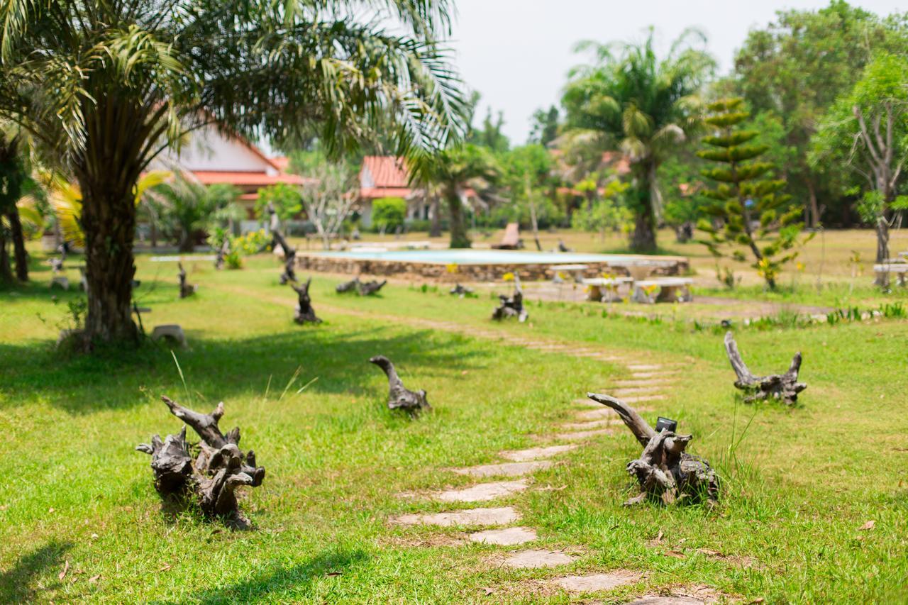 Armonia Village Resort And Spa Chumphon Exteriör bild