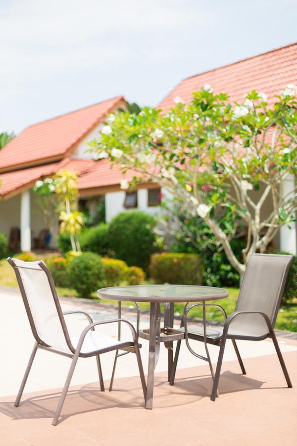 Armonia Village Resort And Spa Chumphon Exteriör bild