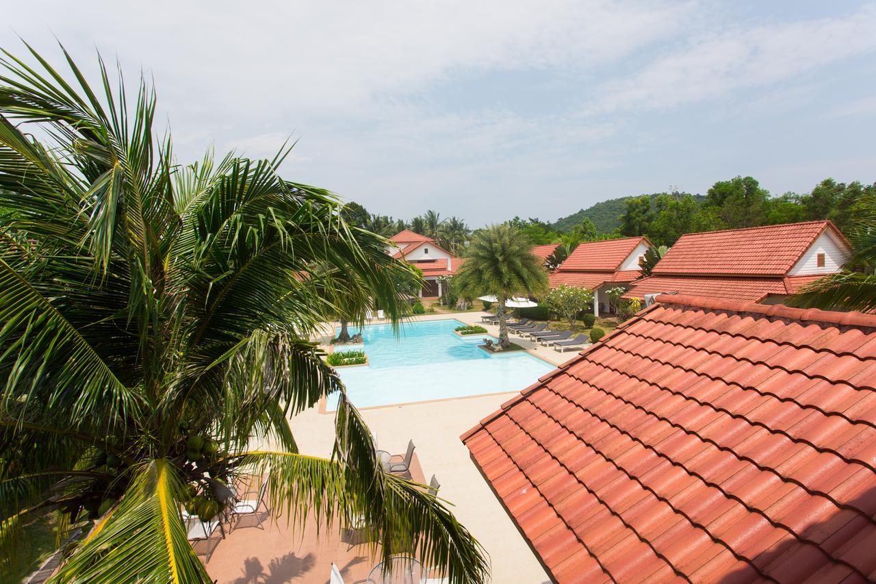 Armonia Village Resort And Spa Chumphon Exteriör bild