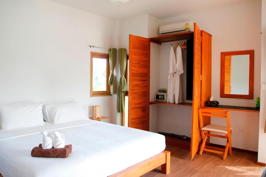Armonia Village Resort And Spa Chumphon Exteriör bild